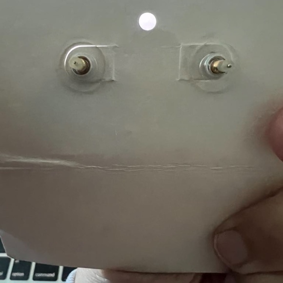 Banana Republic earrings never used - Picture 3 of 3